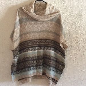 Short sleeve poncho